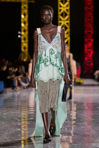 Look 17